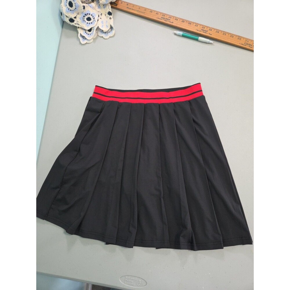 The Delta Box Women's Size Large Black Red Striped Athletic Pleated Skort